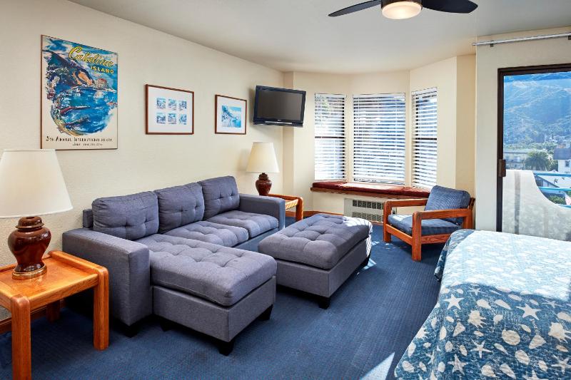 Deluxe Suite with Sea View image 3