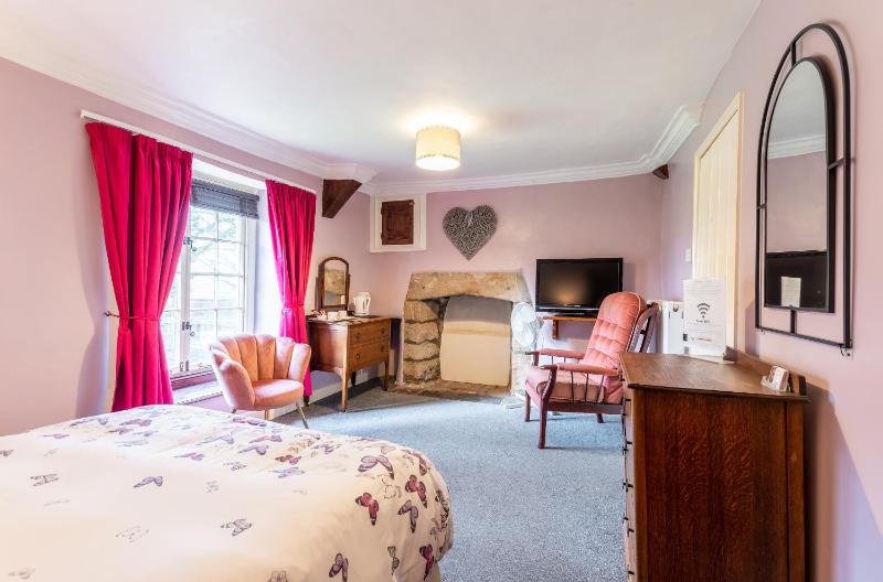 Double Room with Private Bathroom image 4