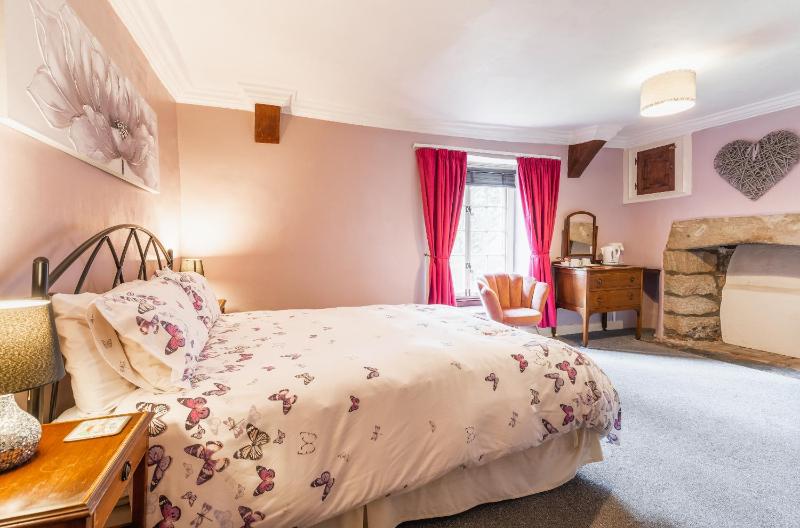 Double Room with Private Bathroom image 3