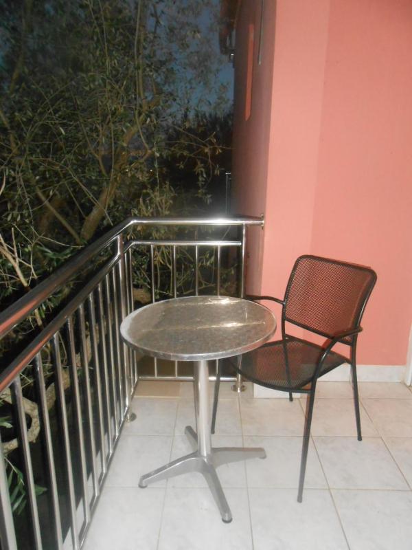 One-Bedroom Apartment with Balcony image 3