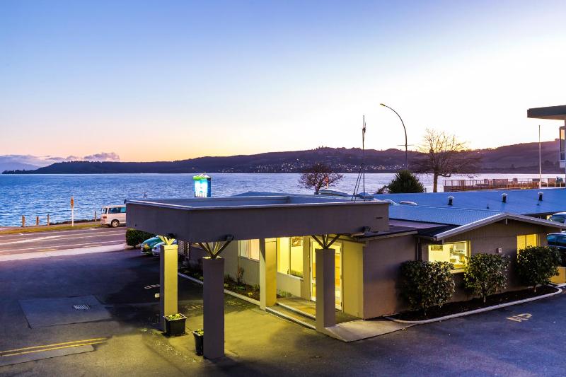 Twin Peaks Lakeside Inn - image 31
