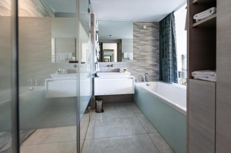 Double Room image 3