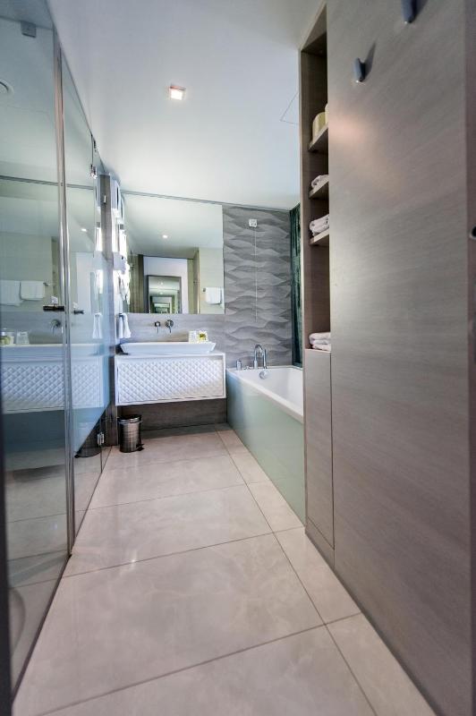 Double Room image 4
