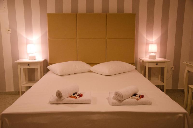 Superior Triple Room with Sea View image 1