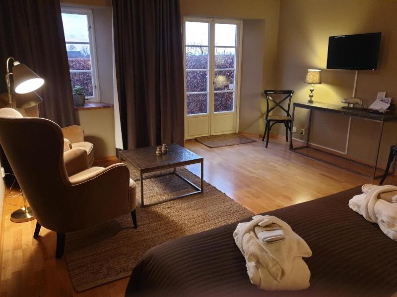 Double Room with Terrace image 4