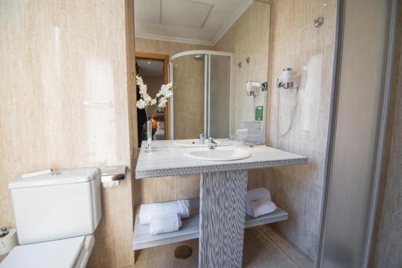 Quadruple Room (4 Adults) image 4