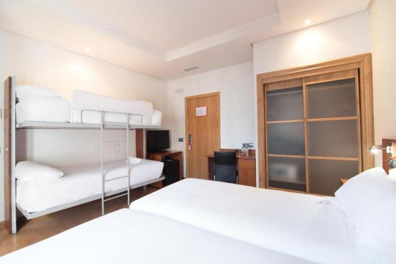 Quadruple Room (4 Adults) image 3