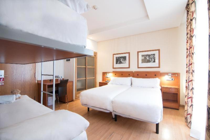 Quadruple Room (4 Adults) image 1