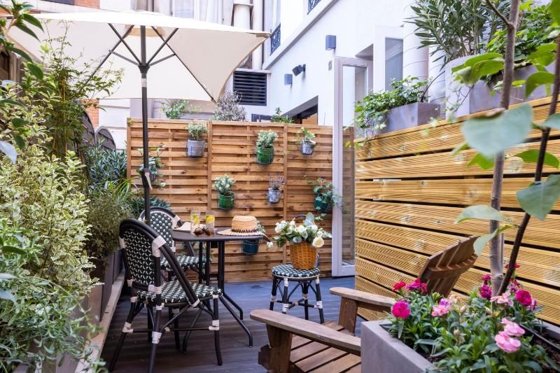 Double Room with Terrace image 2