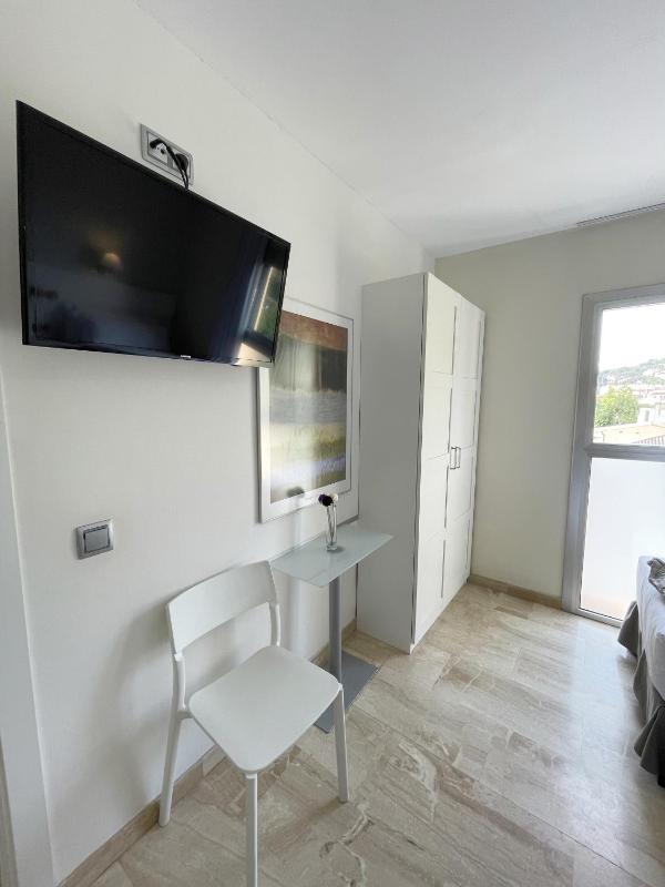 Double or Twin Room image 4