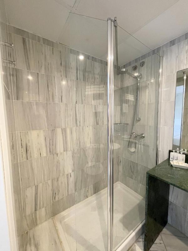 Double or Twin Room image 3