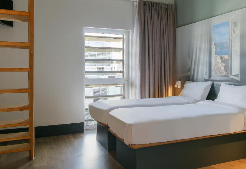 Quadruple Room image 2