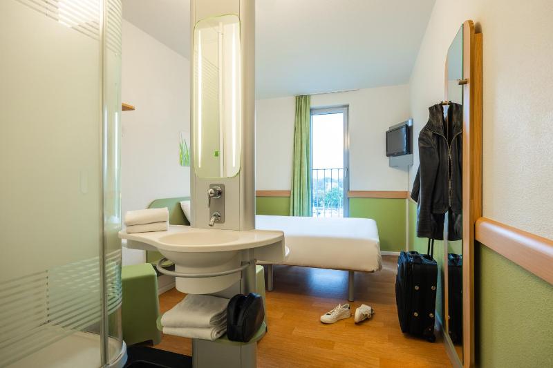 Classic Double Room image 1