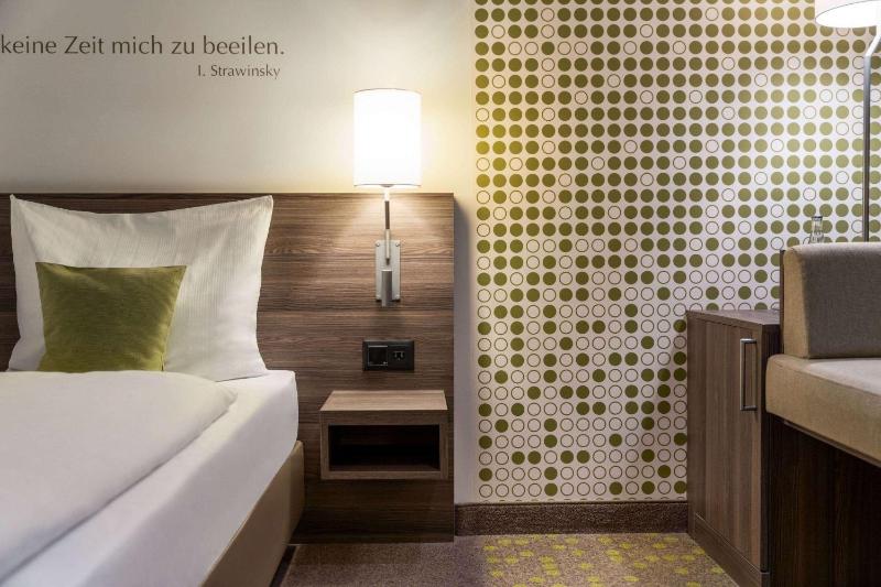 Deluxe Twin Room image 1