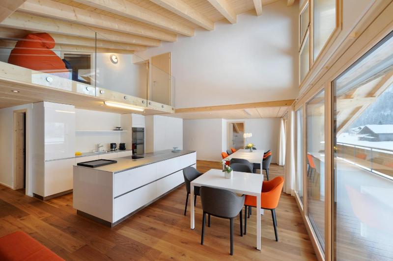 Five-Bedroom Apartment with Balcony - Kronenmatte 12A image 4