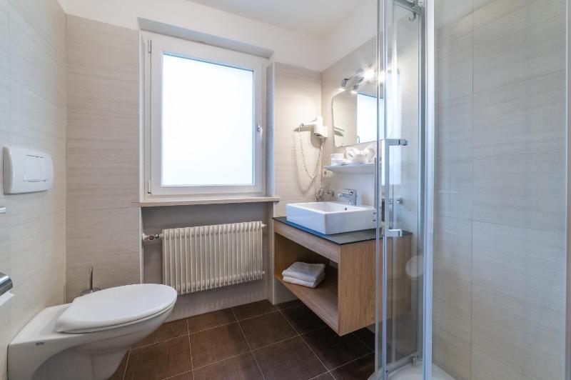 One-Bedroom Apartment image 2