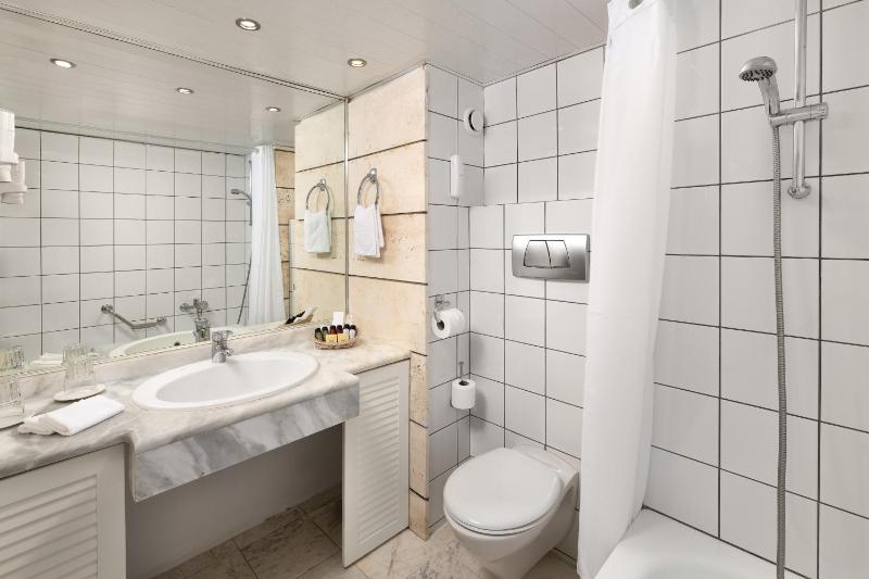 Double Room image 4