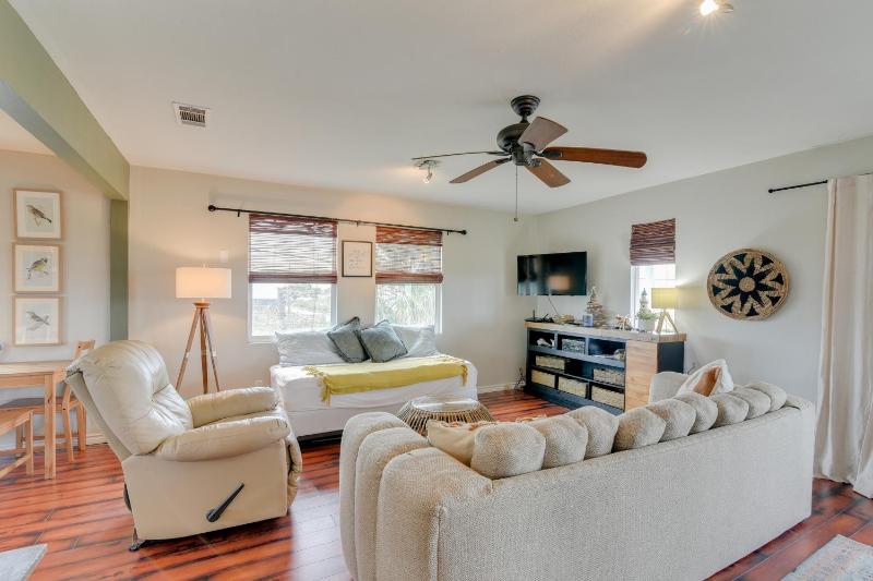 Crystal Beach Home 1 Mi to the Sand! Images
