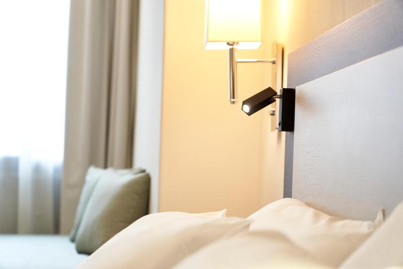 Deluxe Double or Twin Room image 3