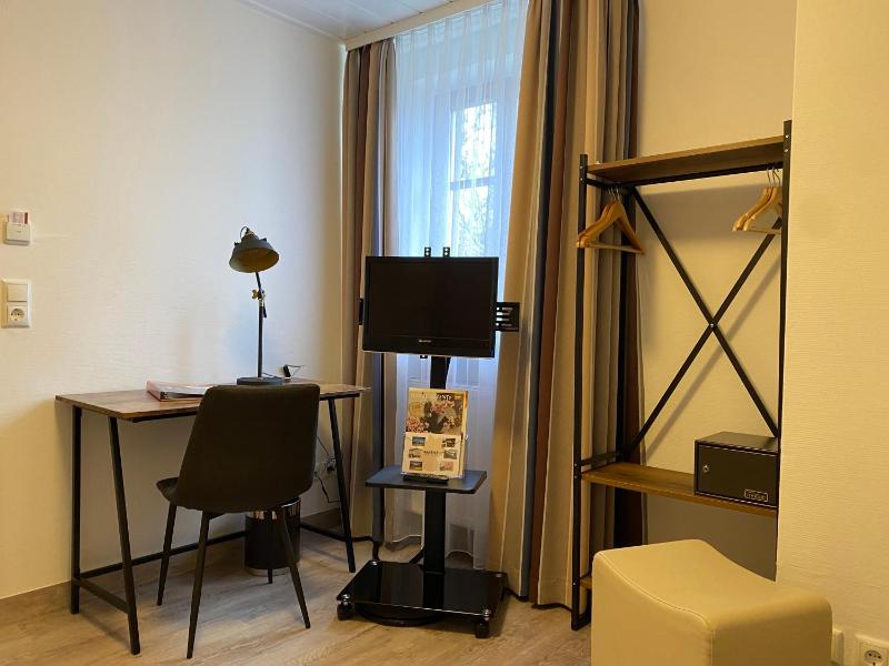Economy Double or Twin Room image 2