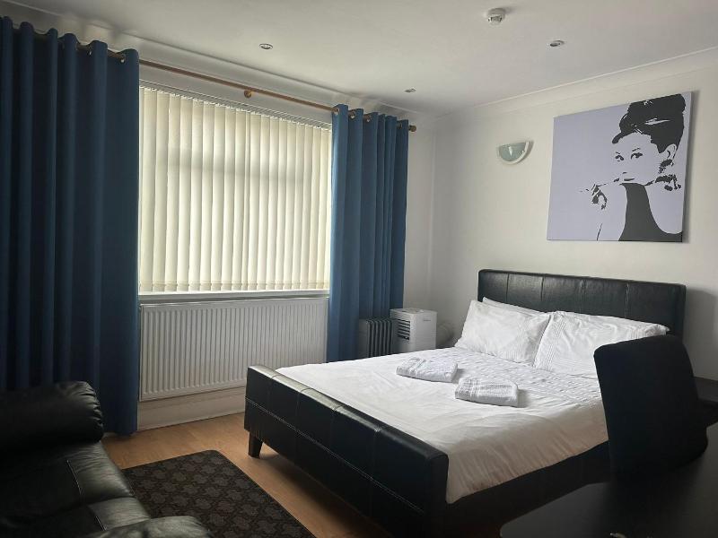 Double Room image 3