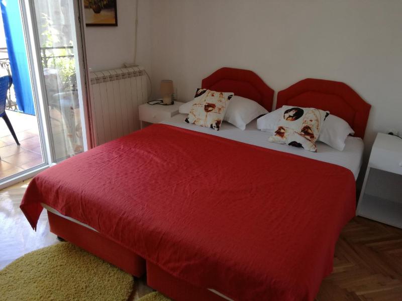 Double Room with Balcony image 4