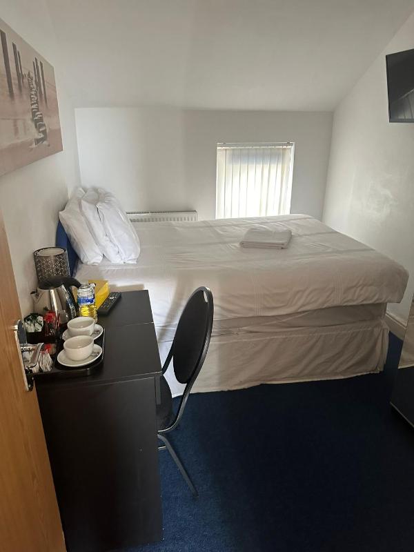 Budget Double Room image 3