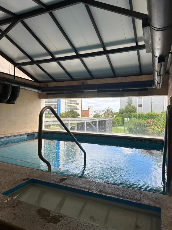 Hermoso apartamento Torre de categoría Long Beach en la mejor ubicación de Punta del Este - image 35