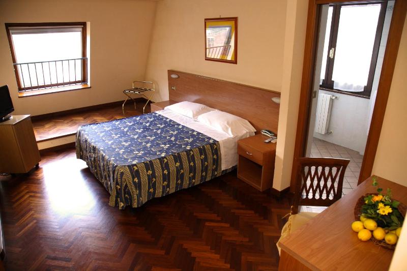 Double or Twin Room image 3