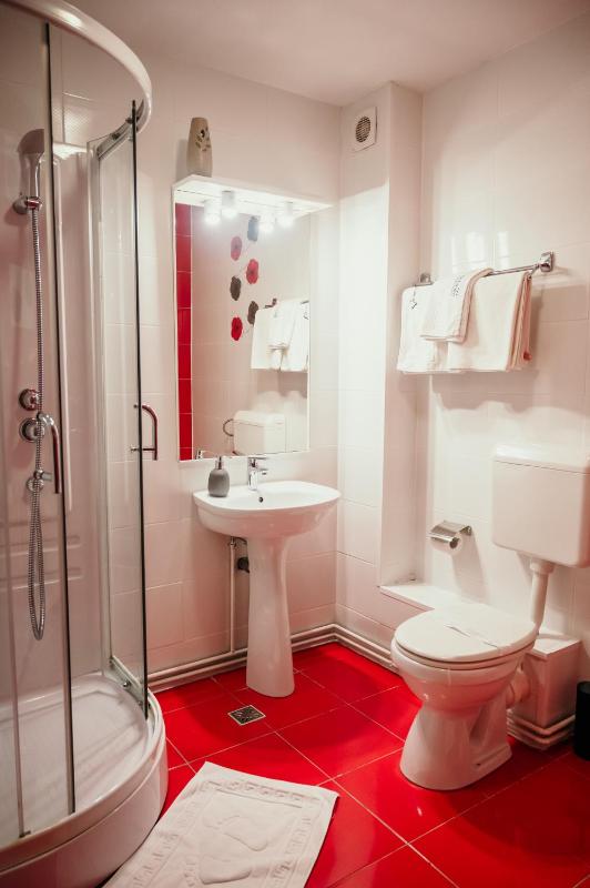 Standard Twin Room image 2
