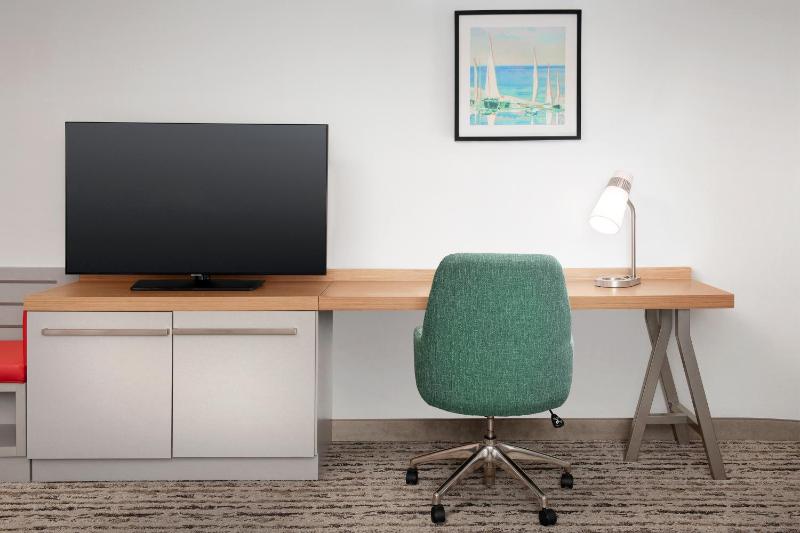 Standard King Room image 4