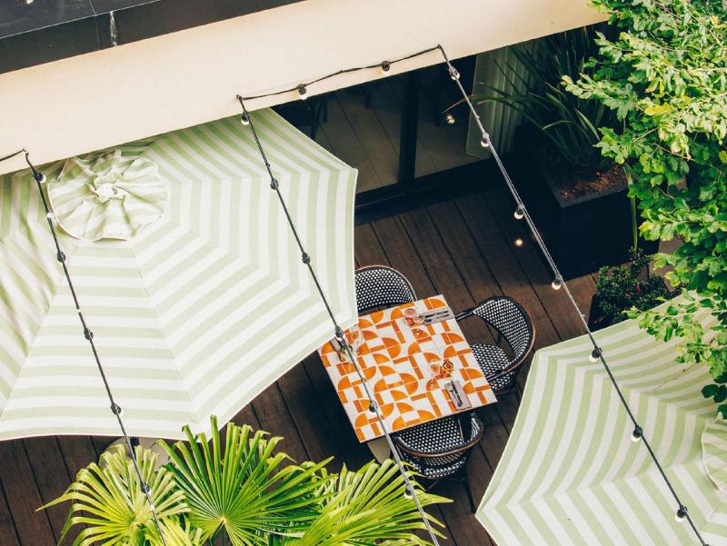 Chambre Lit King-Size Deluxe - Vue sur Cour image 1