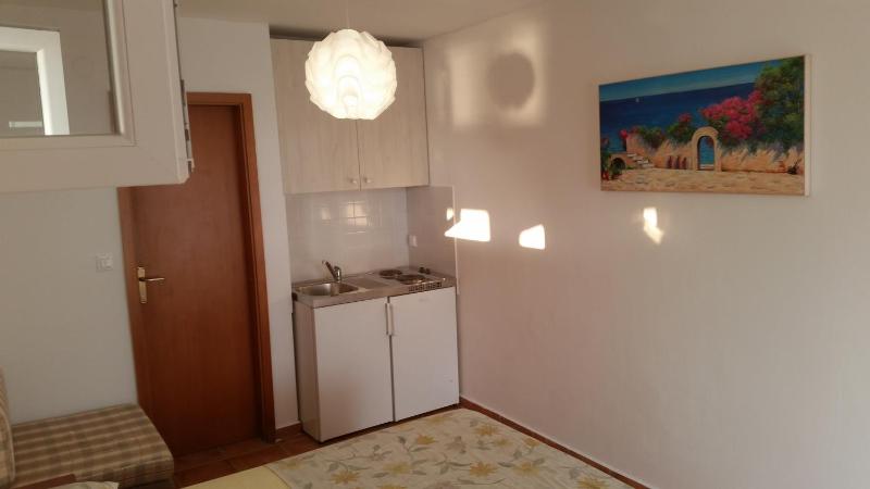Studio Apartment with Sea View image 3