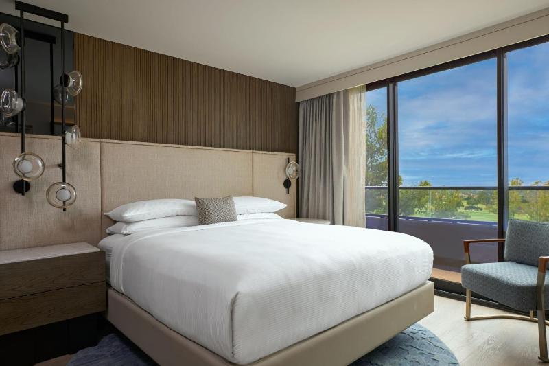 VEA Newport Beach A Marriott Resort & Spa - image 9