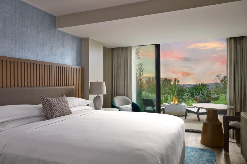 Lumina Guest Room, 1 King, Golf View, Ground Floor, Fairway image 3