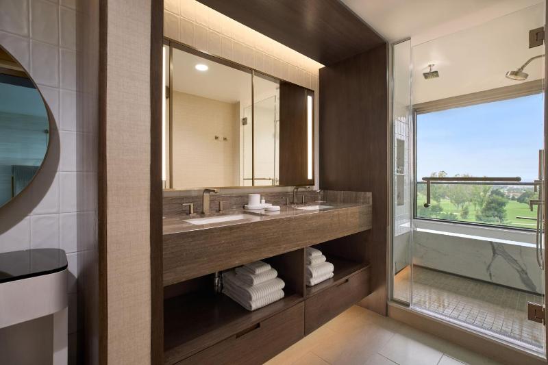 VEA Newport Beach A Marriott Resort & Spa - image 17