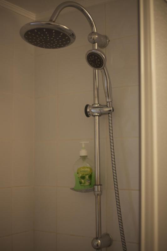Twin Room with Bathroom image 3