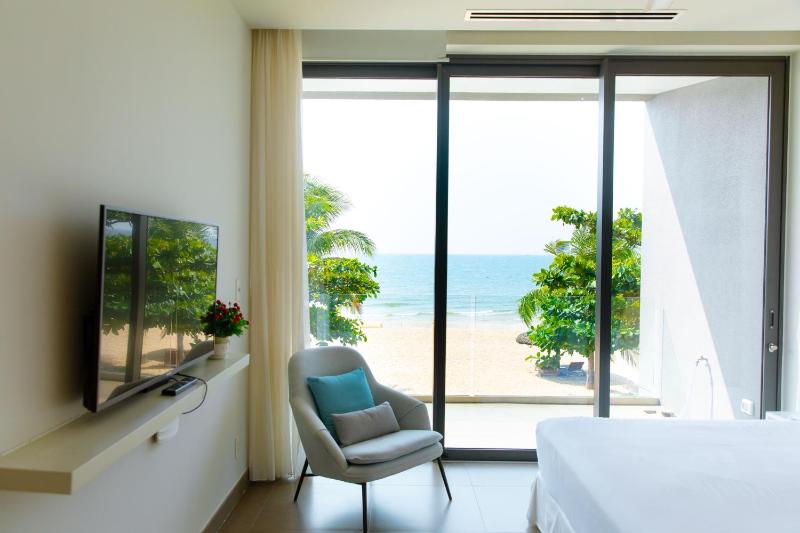 Beachfront Villa 4 Bedrooms Sanctuary Ho Tram Resort - image 32