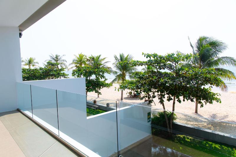 Beachfront Villa 4 Bedrooms Sanctuary Ho Tram Resort - image 31