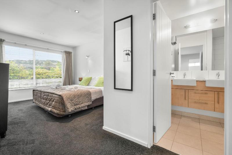 Resort Apartment on Anderson - image 6