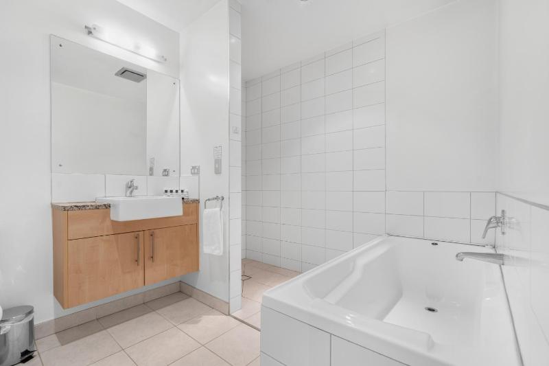 Resort Apartment on Anderson - image 2