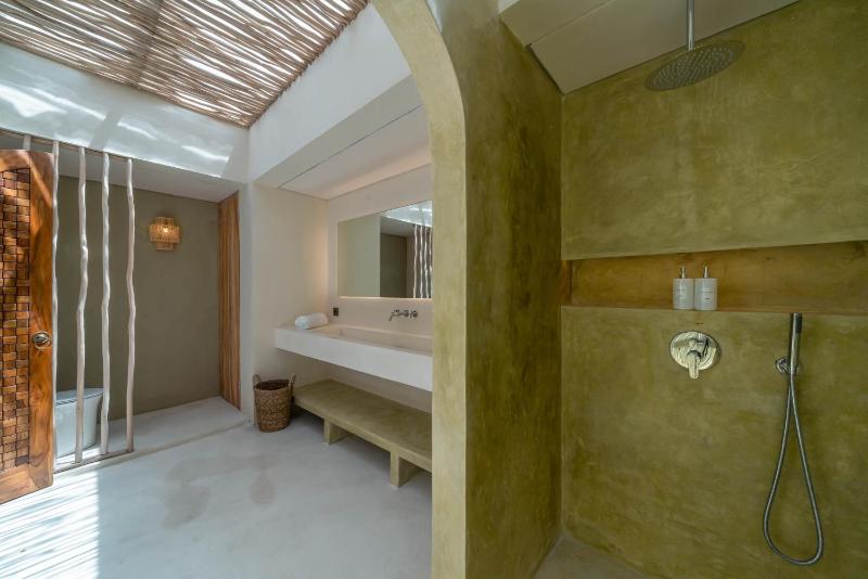 Casa Galicia - Spacious Central 7BR Villa Pool & Sunset Rooftop - image 15