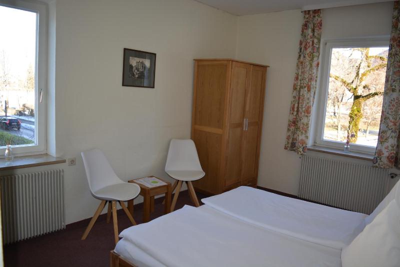 Double Room image 3