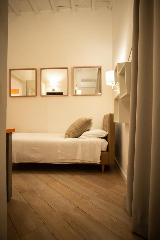 Small Single Room image 2