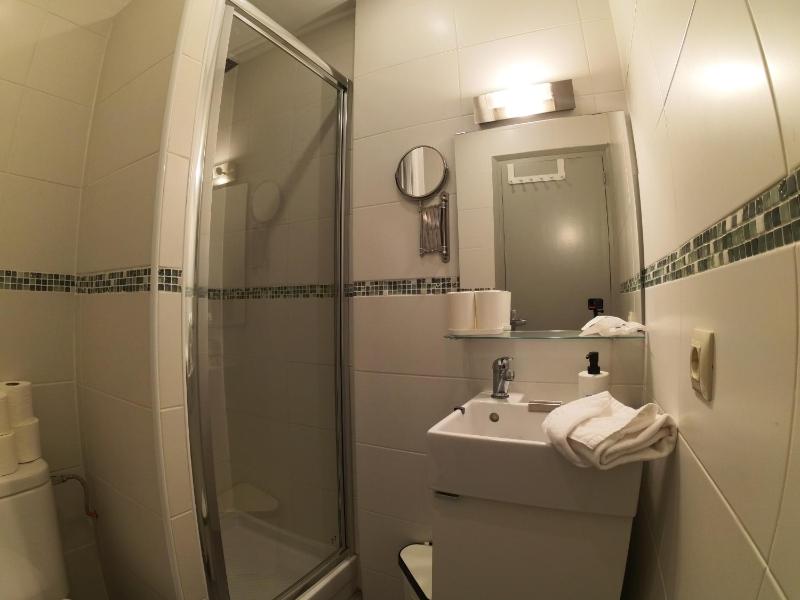 Three-Bedroom Apartment - BONA A image 4