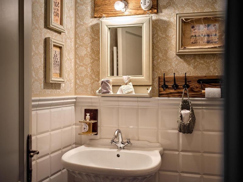 Double Room image 3