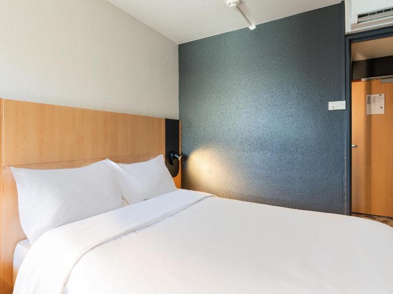 Double Room image 3
