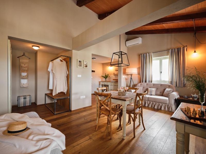 Superior Double Room image 1
