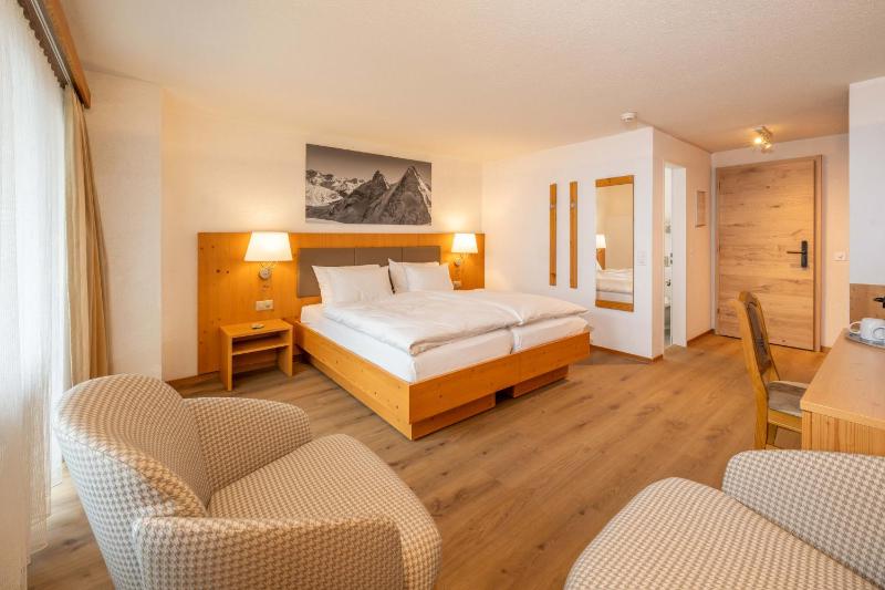 Twin Room image 1