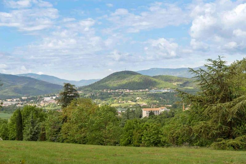 Agréable maison de village avec balcon Images